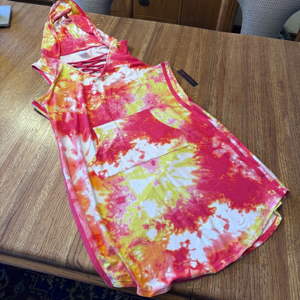 NWT Juniors’ tie-dye summer hooded dress with front pocket in size 15-17